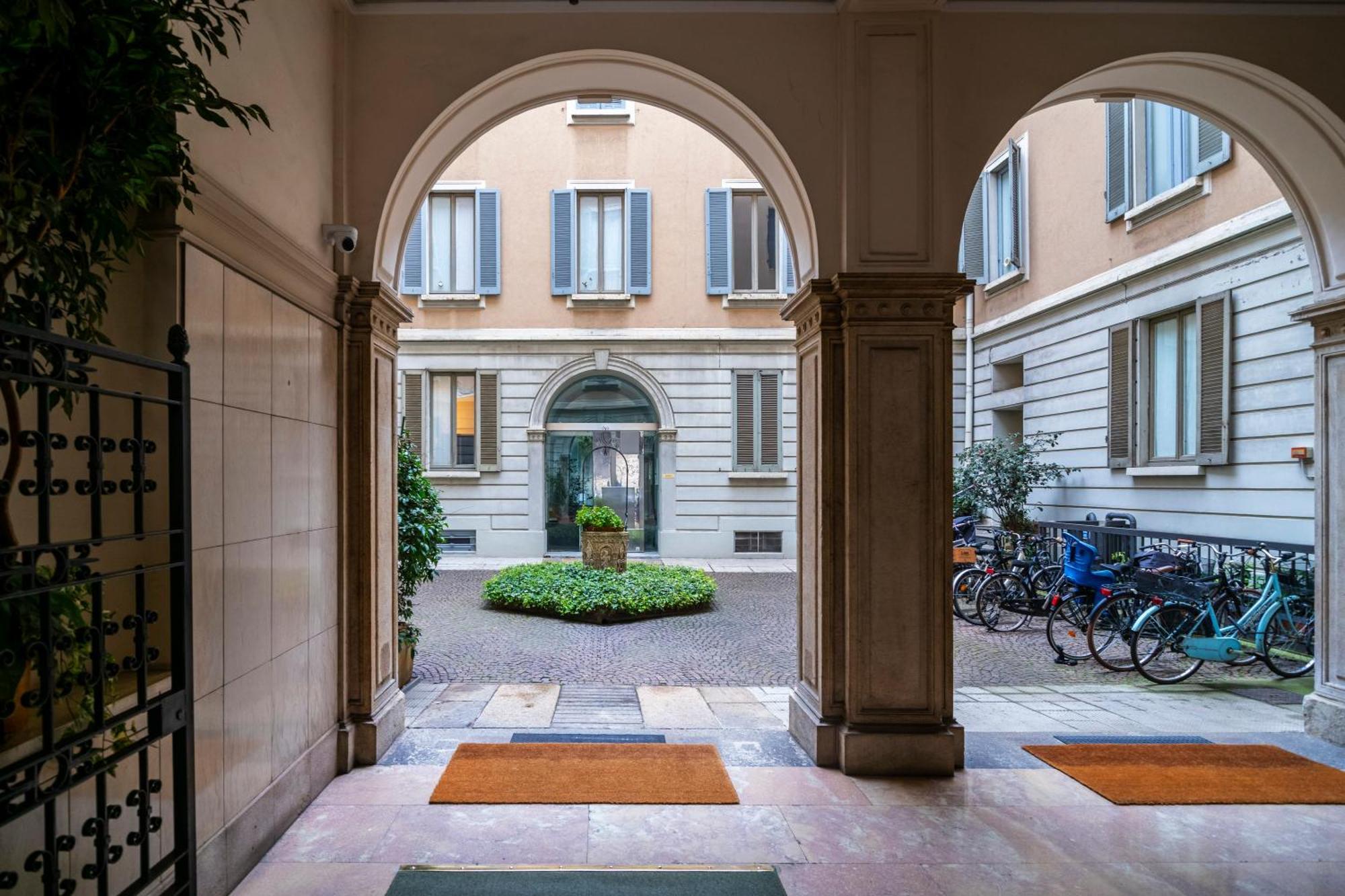Real Jewel In Milano Cadorna Apartment Bagian luar foto