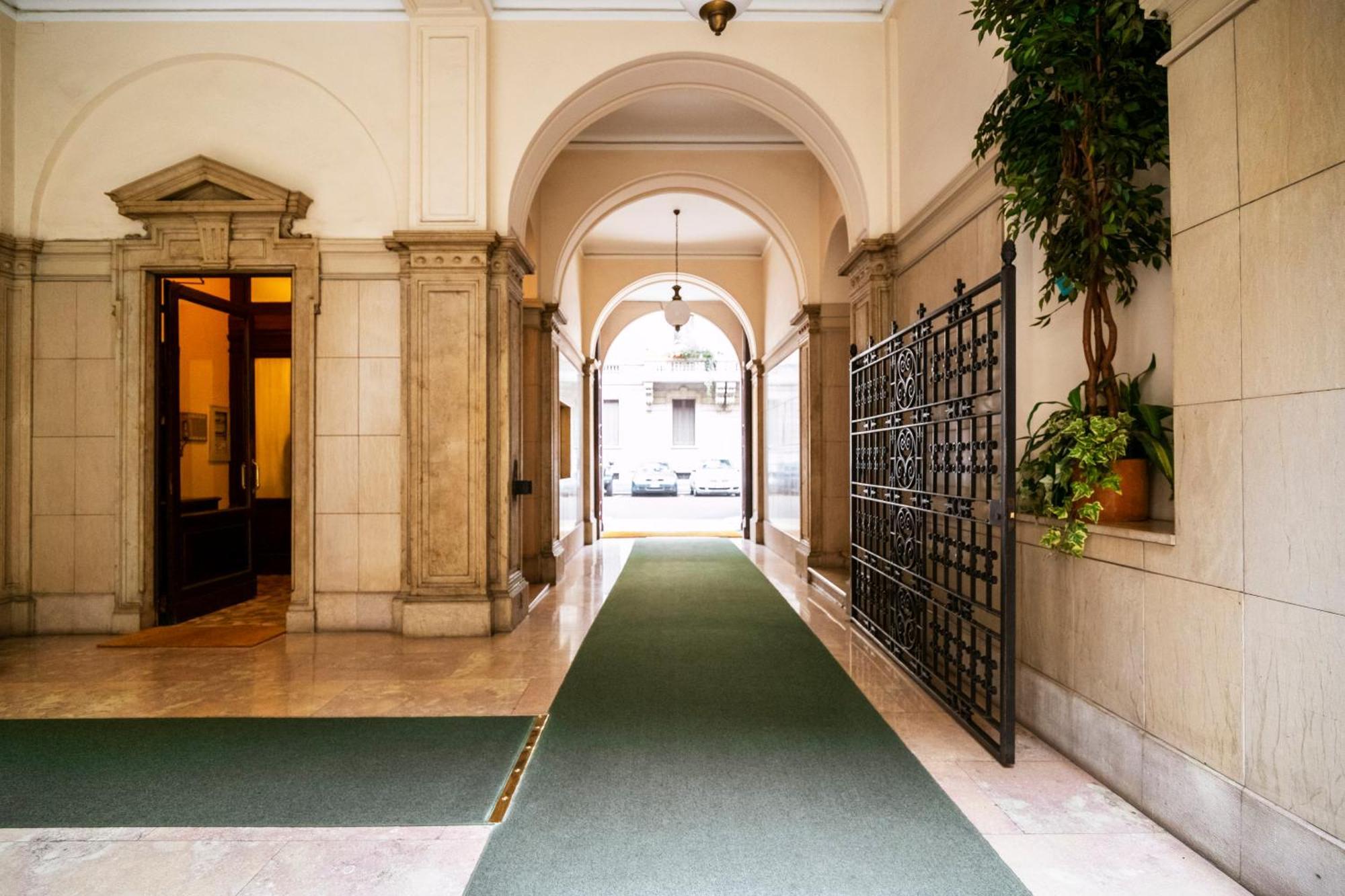Real Jewel In Milano Cadorna Apartment Bagian luar foto
