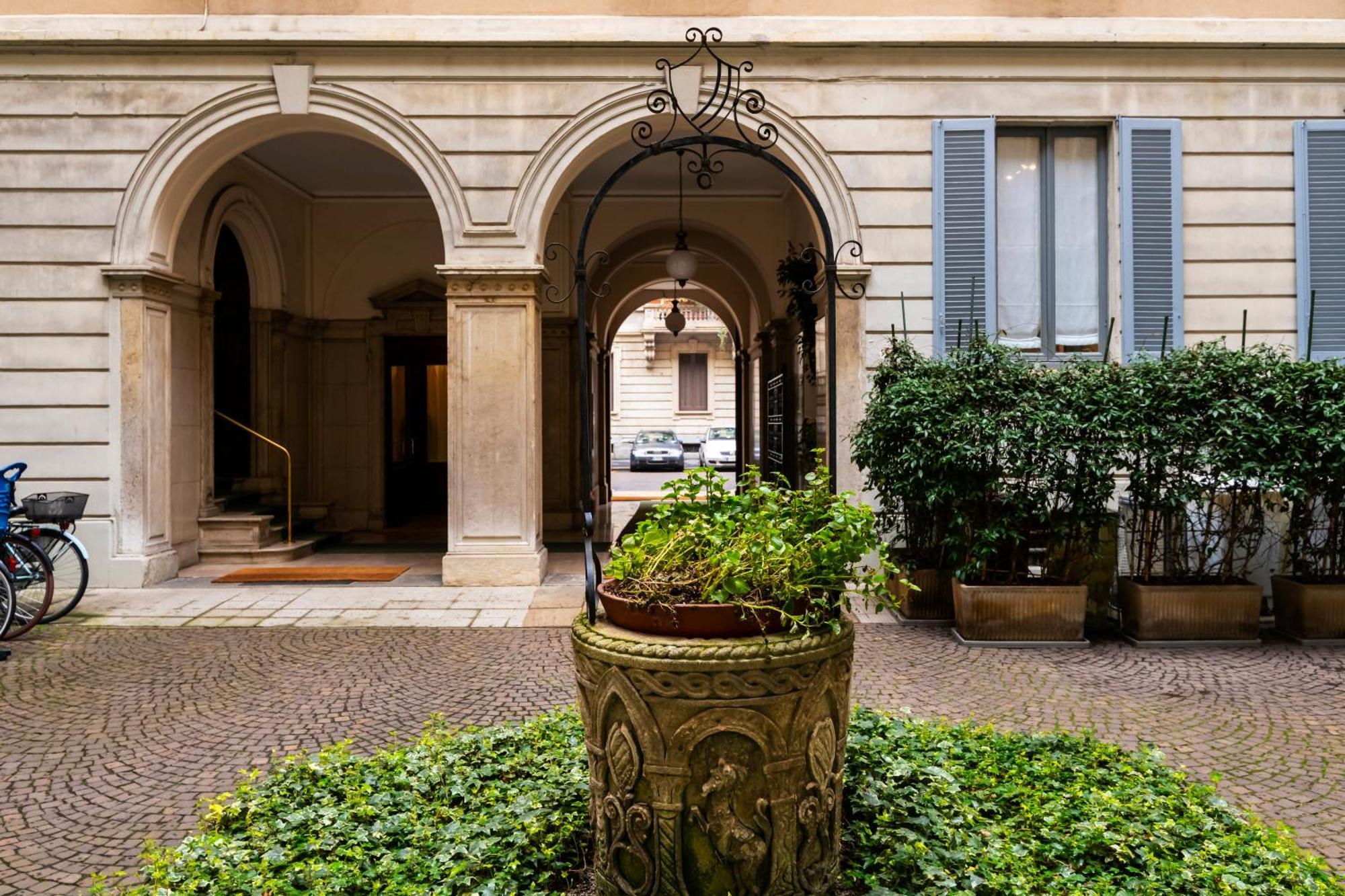 Real Jewel In Milano Cadorna Apartment Bagian luar foto